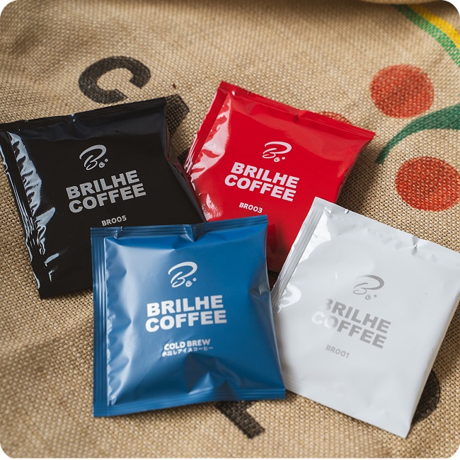 コーヒー豆をパッケージング